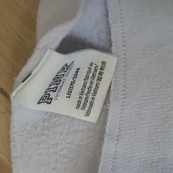 PINK Victoria's Secret  CrpTop Lavender Off-Shoulder Sweatshirt Size L - Picture 3 of 6